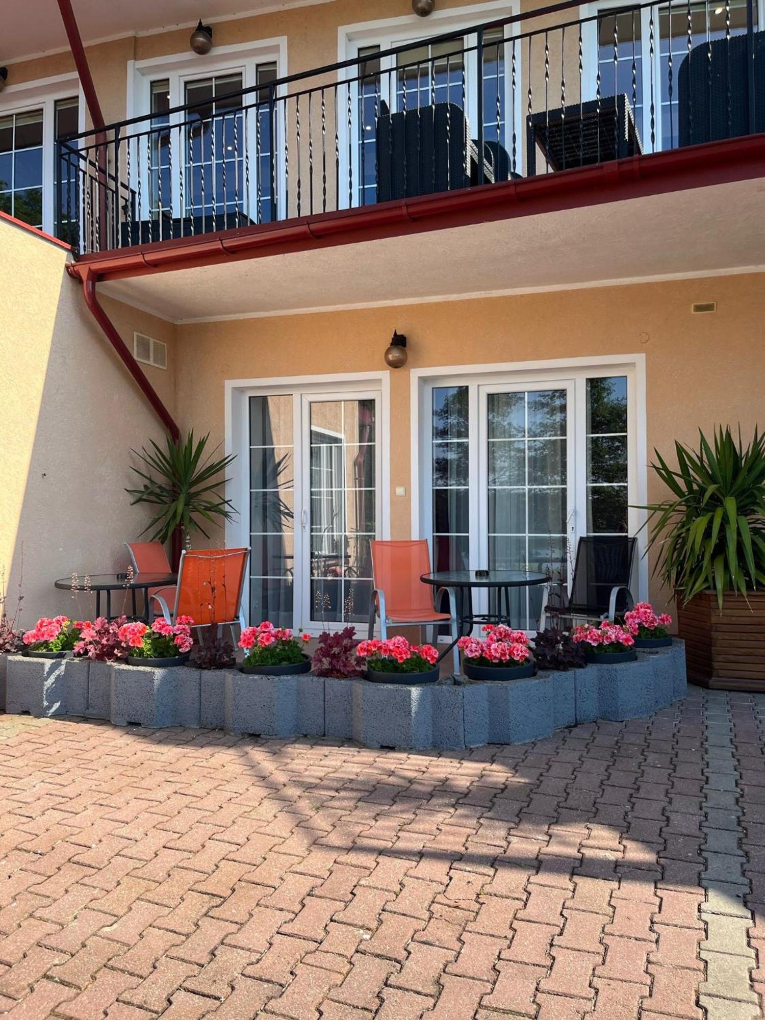 Eva Hotel Mrągowo Buitenkant foto