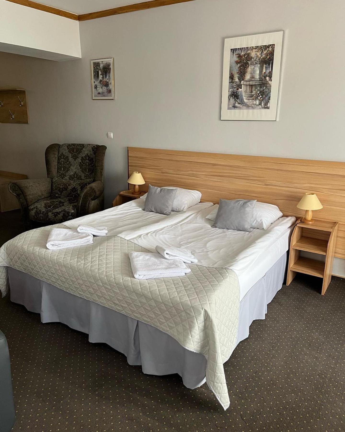 Eva Hotel Mrągowo Buitenkant foto