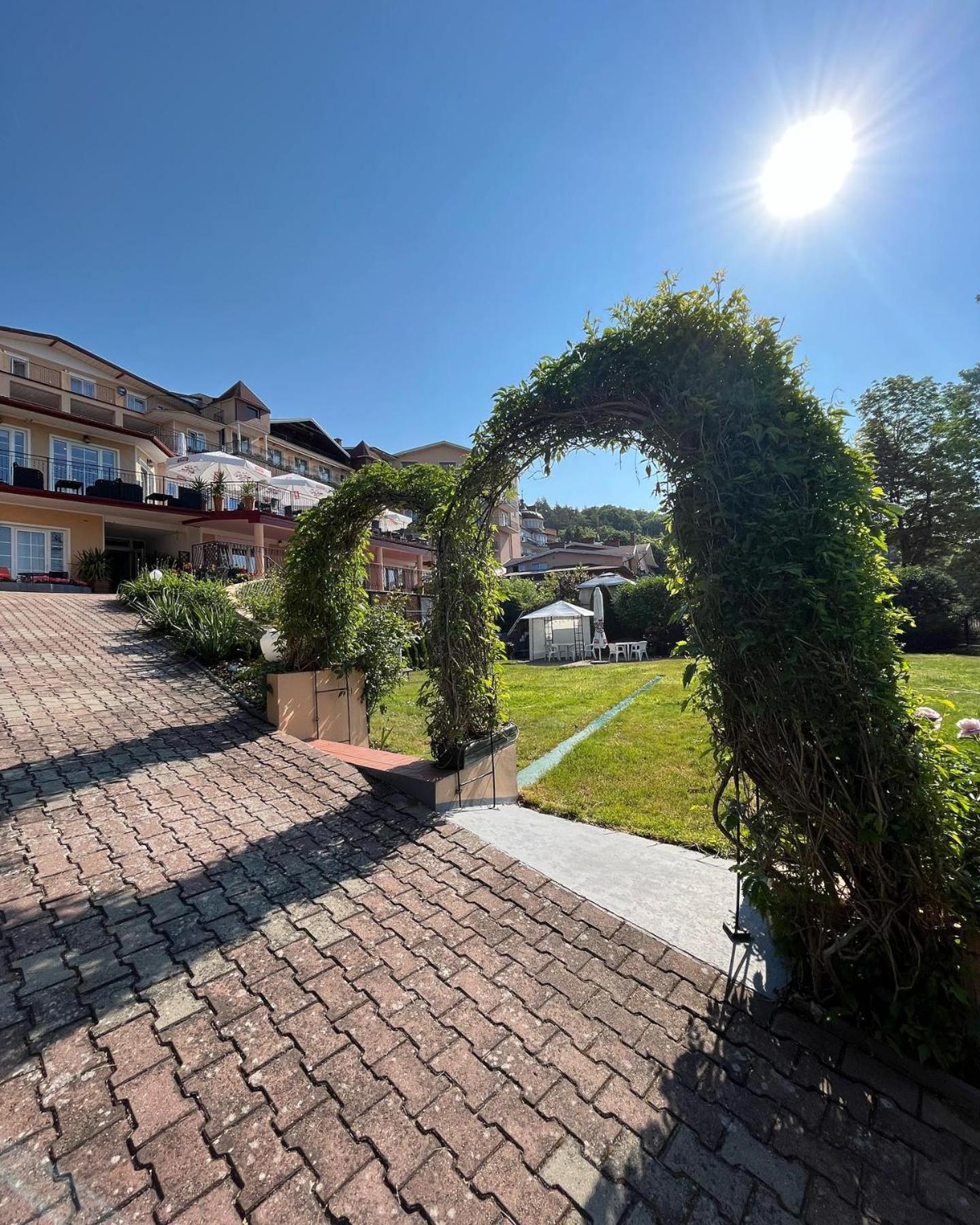 Eva Hotel Mrągowo Buitenkant foto