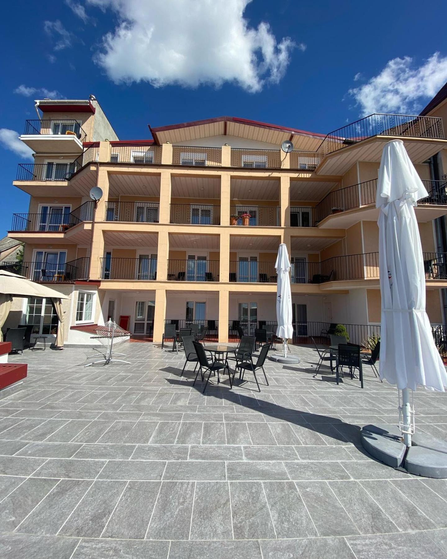 Eva Hotel Mrągowo Buitenkant foto