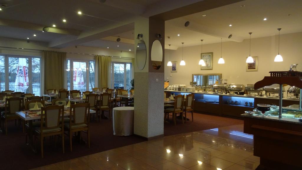 Eva Hotel Mrągowo Buitenkant foto