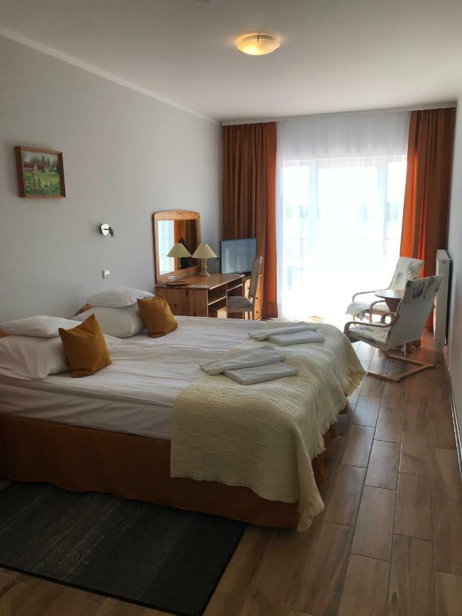 Eva Hotel Mrągowo Buitenkant foto
